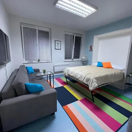 Happy Place Apartment